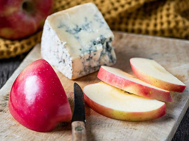 10 Best Cheese To Eat With Apples